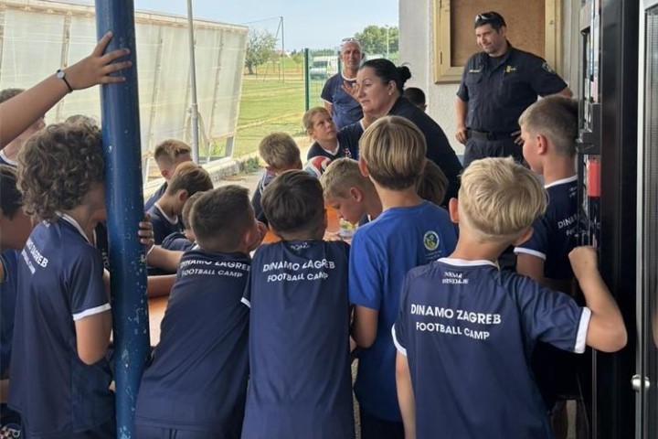 Umaška policija educirala mlade nogometaše o sportskom i primjerenom ponašanju